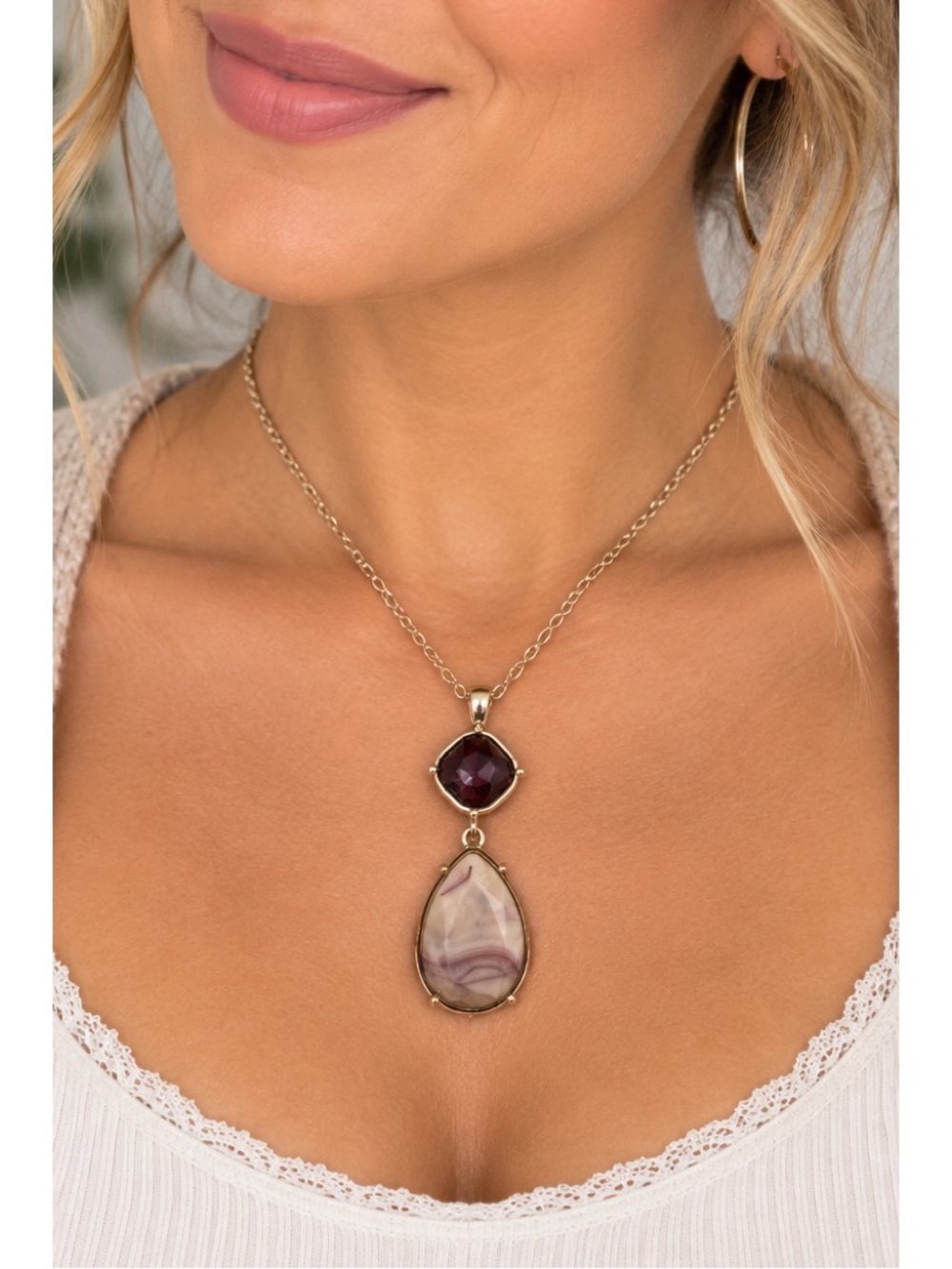 Avon autumn romance, deep red pendant necklace